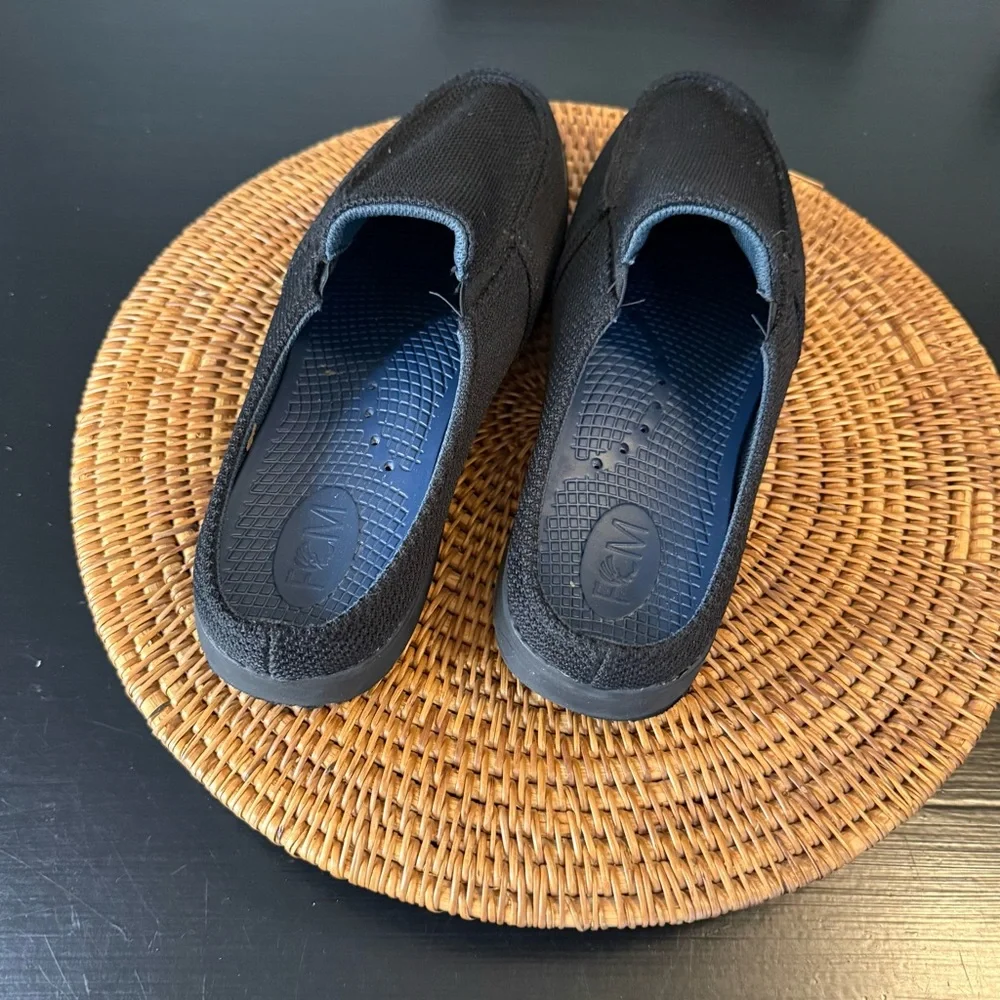 Island Company sleek black